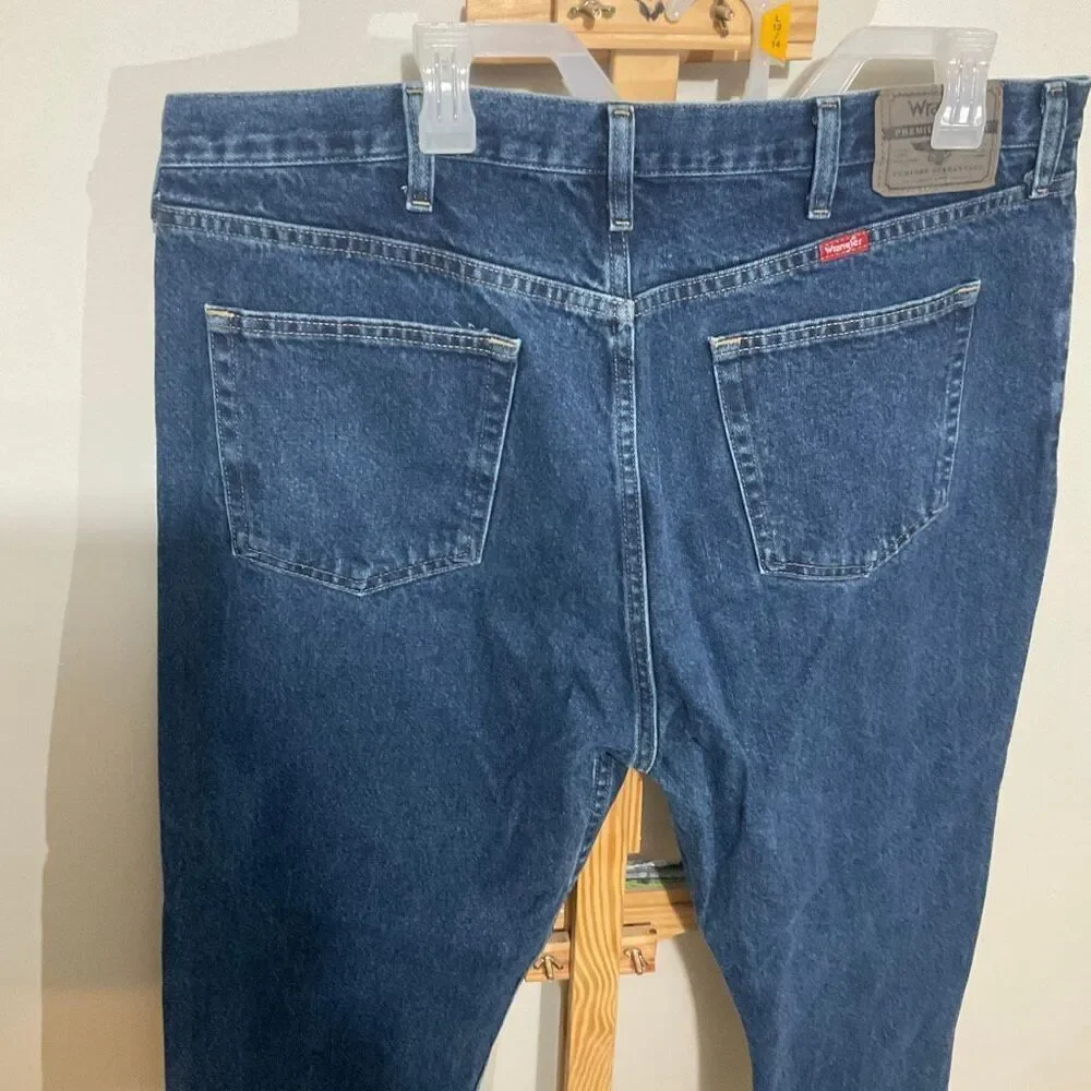 Wrangler blue jeans size 40x32 classic straight leg